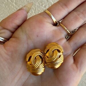 CHANEL Gold
1994 CC-embossed oval clip-on earrings